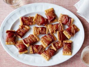 bacon wrapped crackers